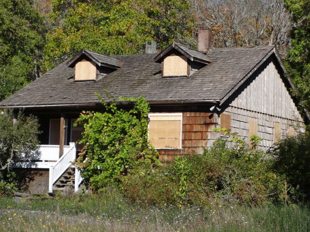 Shakesides newly boarded up October 2015